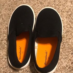 Size 11 (kids) canvas shoe